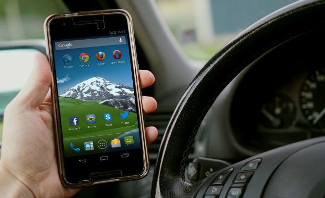 Alternativas permitidas: manos libres y modo coche