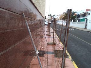 Acera cerrada junto a la parada de taxis Imagen tomada por Cs