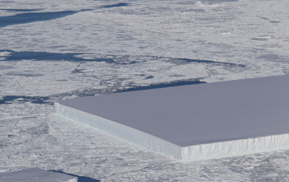 Así es el misterioso bloque de hielo que ha aparecido en la Antártida