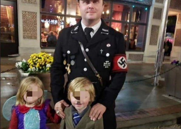 Disfraza a su hijo de Hitler por Halloween y esto es lo que ocurre...