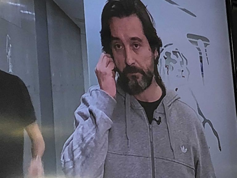 El comentado 'outfit' deportivo del diputado Mayoral en el Congreso