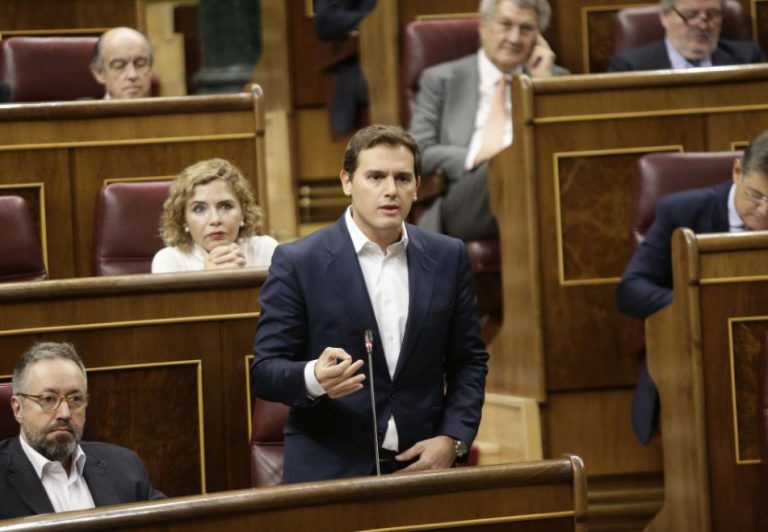 Rivera acusa a  Sánchez de 