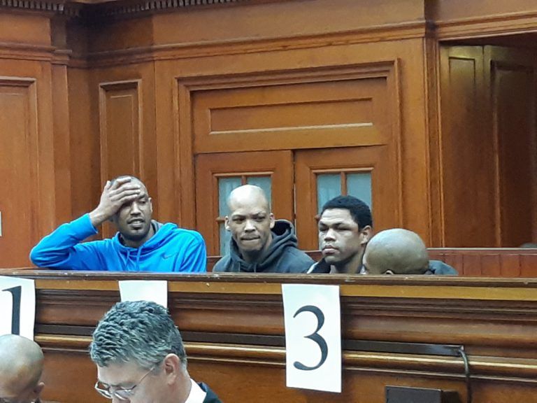 Tres hombres condenados a cadena perpetua por violar y asesinar a una estudiante