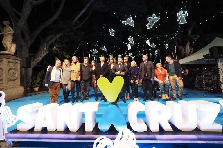 S. C. DE TENERIFE: Santa Cruz enciende la Navidad con un alumbrado de 2,5 millones de bombillas