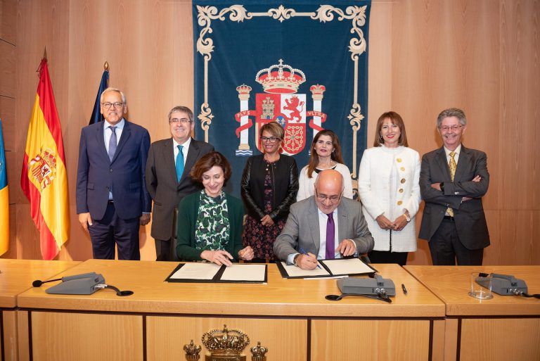 GRAN CANARIA: El presidente del Cabildo y la secretaria de Turismo firman la aportación estatal de 500.000 euros al Consorcio de Maspalomas