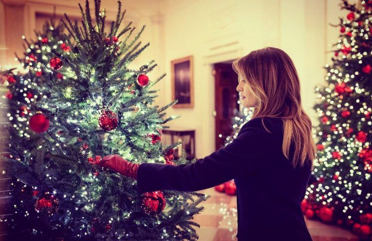 Melania Trump inunda la Casa Blanca de Navidad