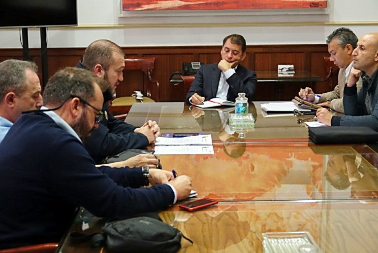 S. C. DE TENERIFE: El Consistorio alcanza un principio de acuerdo con los representantes de Elite Taxi