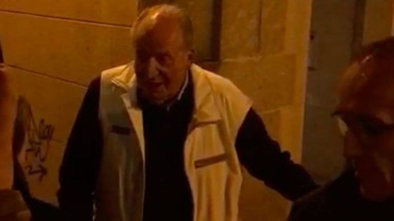 Burlas al rey Juan Carlos tras cenar en una marisquería en Vigo