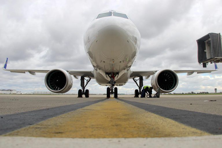 Dos F-16 ayudan a aterrizar en Portugal a un avión comercial al que le habían fallado los mandos