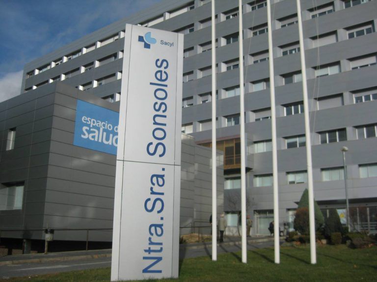 Castilla y León activa el protocolo de medidas preventivas tras la muerte de una joven por meningitis