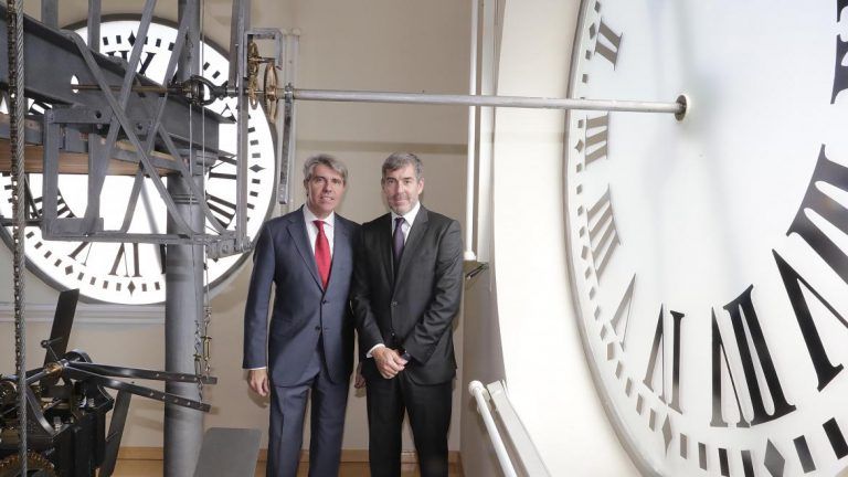 MADRID. Fernando Clavijo y Ángel Garrido inician la cuenta atrás de las 'Campanadas Canarias' en la Puerta del Sol
