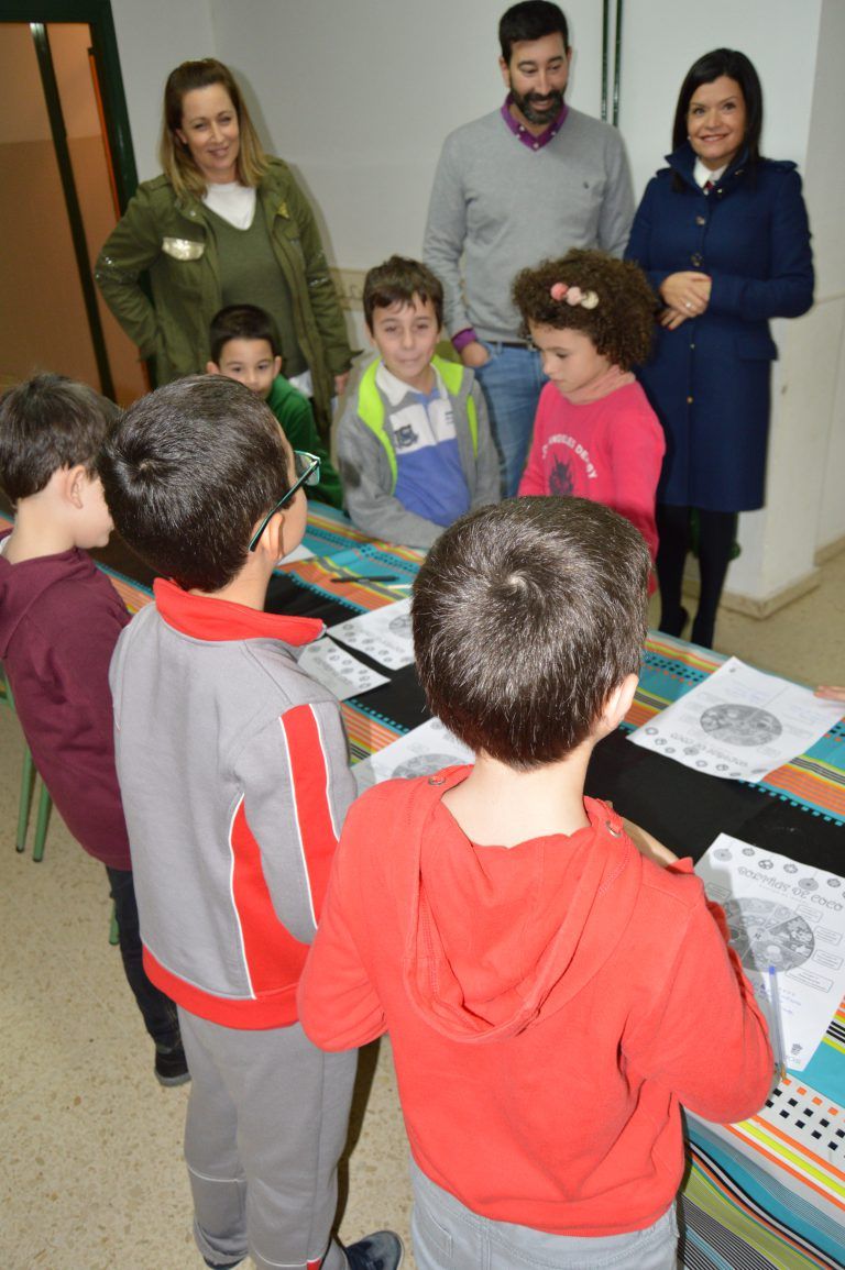 Los escolares de Mos aprenden a cocinar dulces saludables para la Navidad