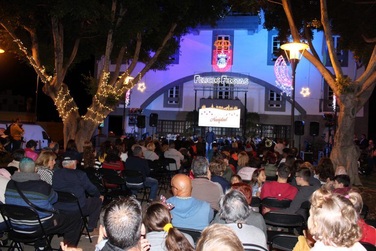 GRANADILLA DE ABONA:  La  música y la iluminación navideña dieron la bienvenida a la Navidad en el municipio