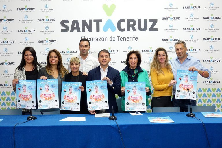 S. C. DE TENERIFE: La futbolista María José Pérez regresa a Santa Cruz con su iniciativa solidaria