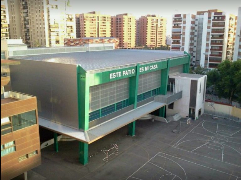 Muere una menor al caer por el hueco de una escalera en un colegio de Valencia