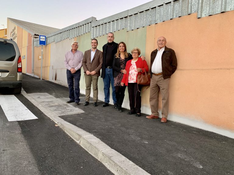 S. C. DE TENERIFE: El Ayuntamiento dota de acera a un tramo del carril ascendente de Cruz de La Gallega