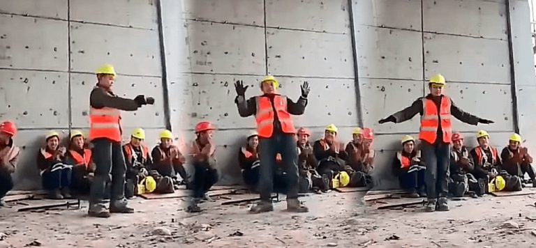 Un obrero se viraliza con su imitación del 'moonwalk' de Michael Jackson