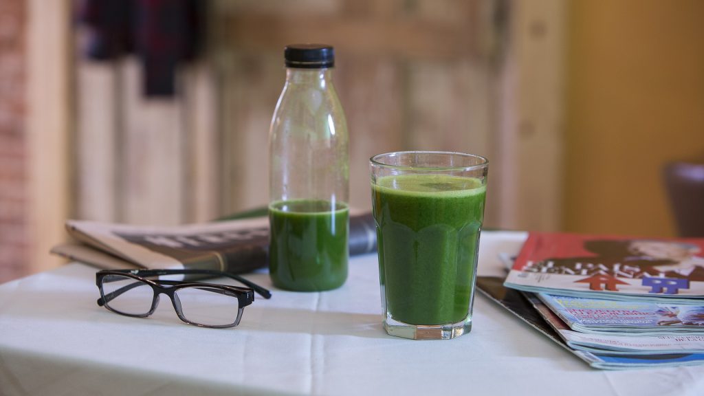 Cómo hacer un batido detox casero ideal para tu dieta