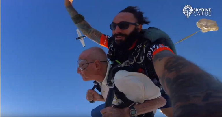 La celebración del altura de un anciano al cumplir los 92 años