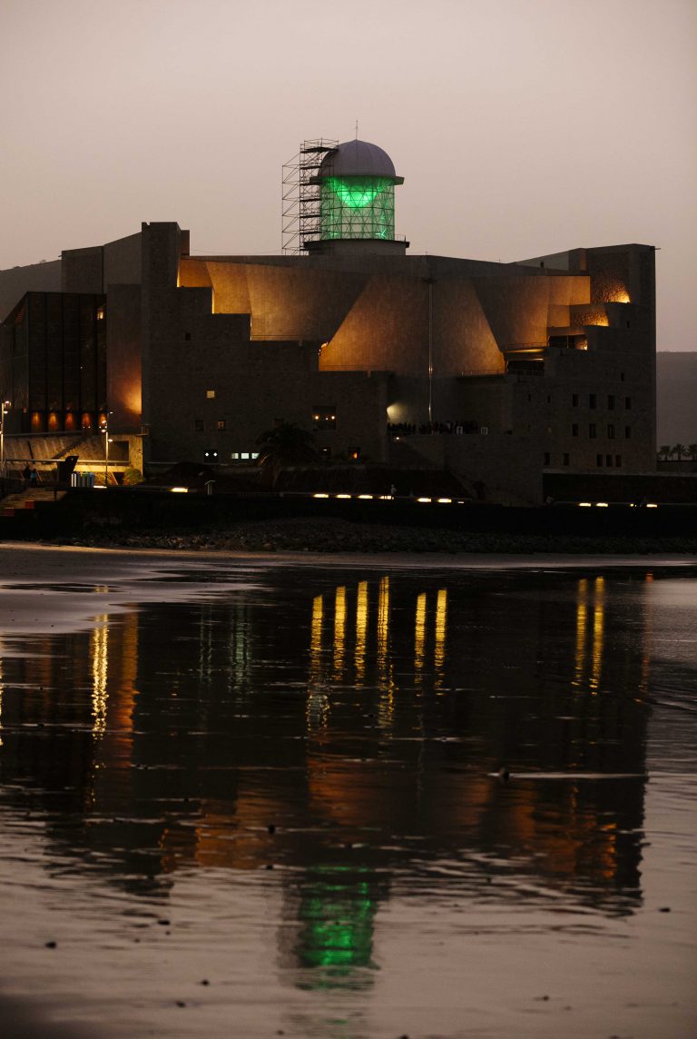 GRAN CANARIA: El Auditorio Alfredo Kraus y el Teatro Pérez Galdós se iluminan esta noche de verde a favor de la Asociación Española Contra el Cáncer