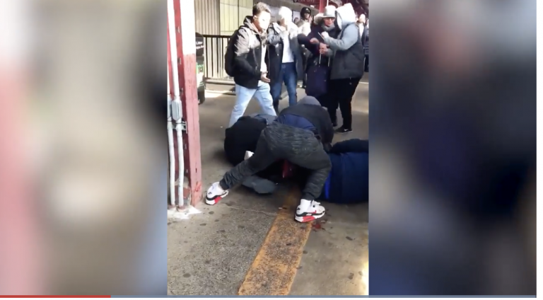 FUERTES IMÁGENES: Graban una pelea que acaba en asesinato en el metro de Nueva York