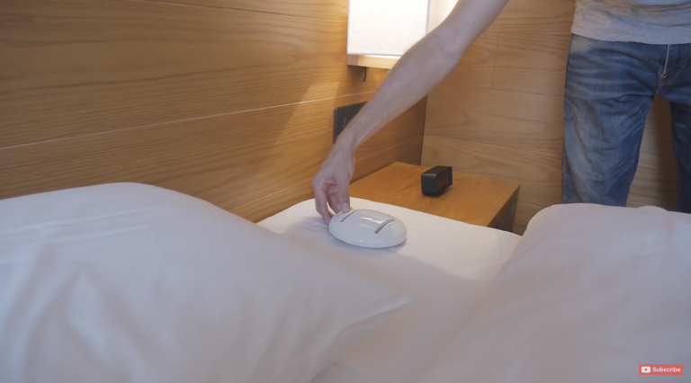 Este es 'Cleansebot', el robot de bolsillo que desinfectará tú habitación de hotel