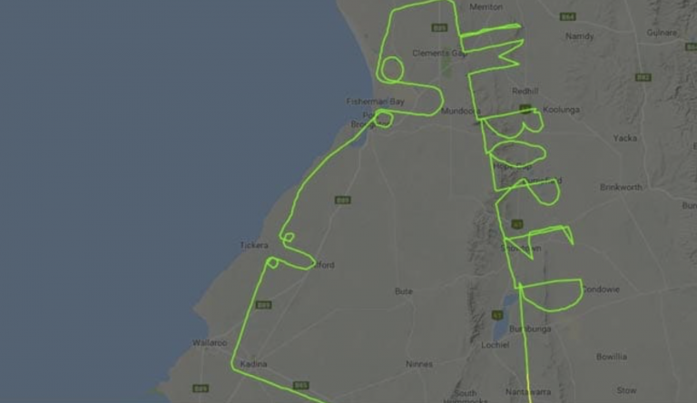 Un piloto dibuja penes junto a la frase 