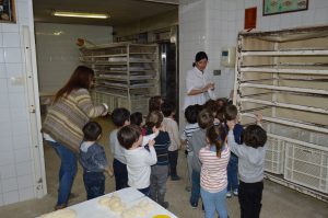 Con las manos en la masa para conocer las profesiones, el entorno, y a trabajar en equipo 2 DSC 0324