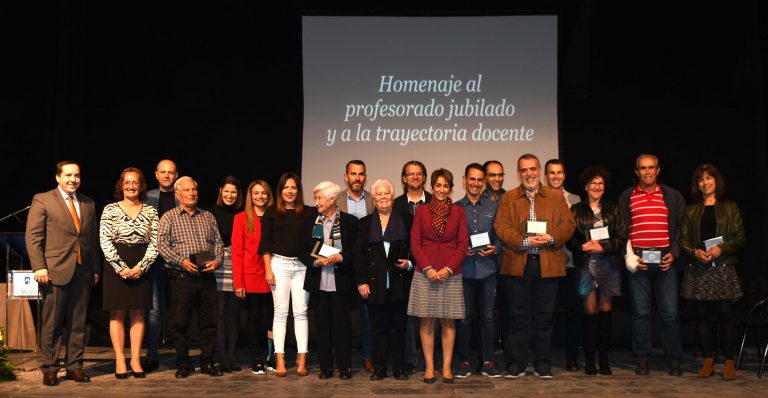 MOGÁN: Mogán reconoce la labor de nueve docentes del municipio