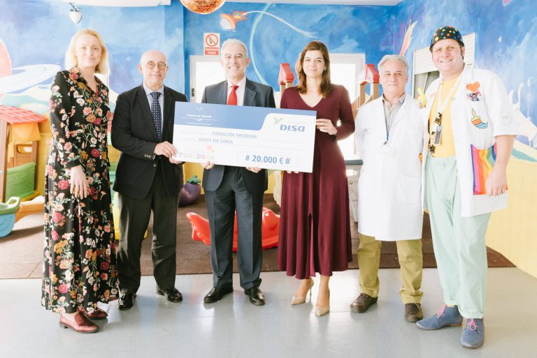 CANARIAS: Fundación DISA entrega un cheque por valor de 20.000 euros a la Fundación Theodora