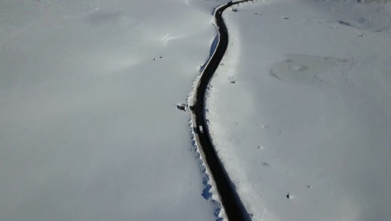 A vista de dron: las impresionantes imágenes de la nevada que ha caído en Formigal