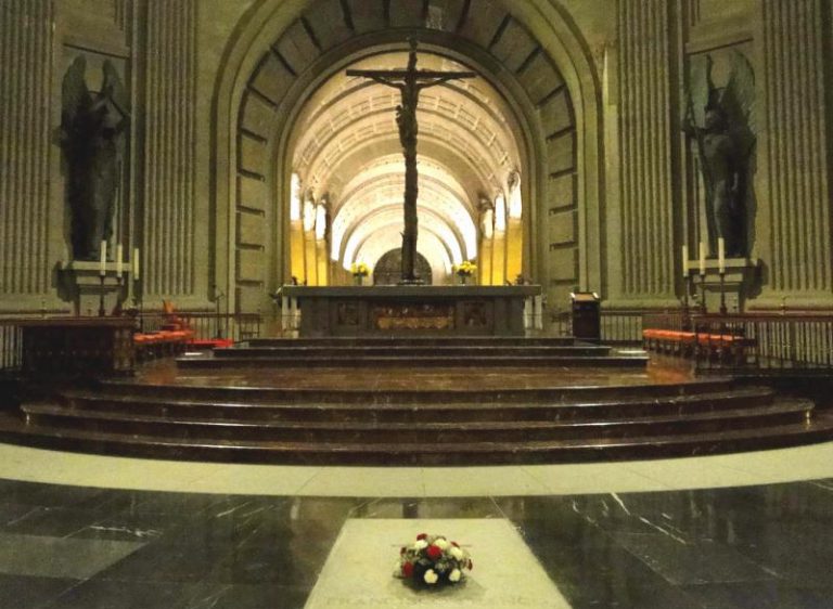 El Gobierno confirma cuándo será exhumado Franco del Valle de los Caídos y dónde será enterrado