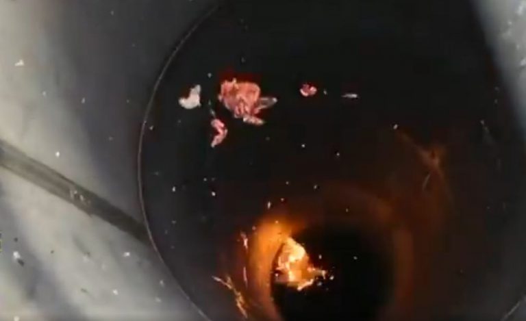 Con un objeto en llamas: así comprobaron los equipos de rescate que el tubo para rescatar a Julen estaba recto