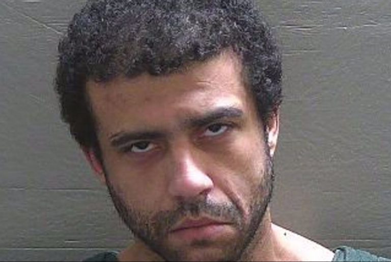 Se entrega a la Policía a cambio de un trozo de pizza