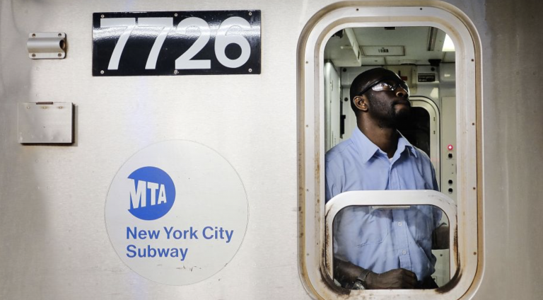 Un conductor paraliza el metro de Nueva York tras abandonar el tren para ir al baño
