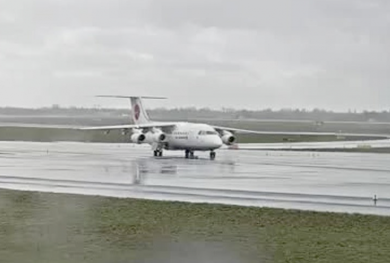 Una mujer muere repentinamente en el avión antes de despegar su vuelo en Palma