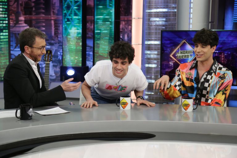 Los Javis se dan el 'Sí quiero' ante el Monaguillo en 'El Hormiguero'