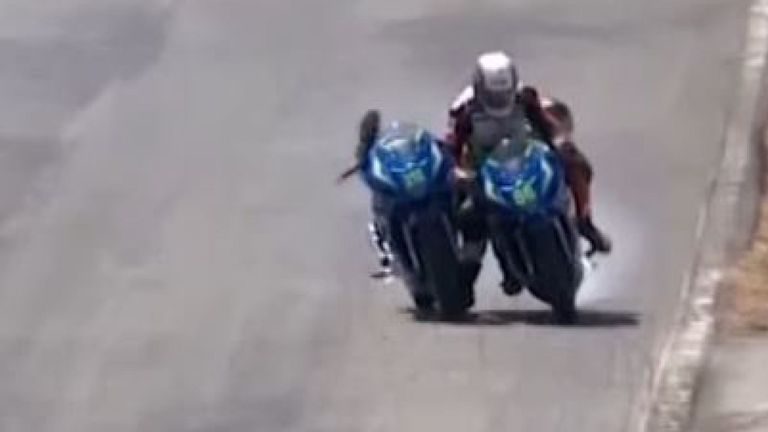 Sancionados dos pilotos tras pelearse en el circuito durante una prueba