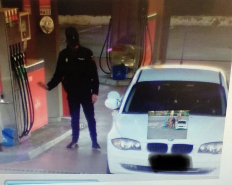 Detienen a un agente de Policía por hacer un 'simpa' en una gasolinera de Valencia