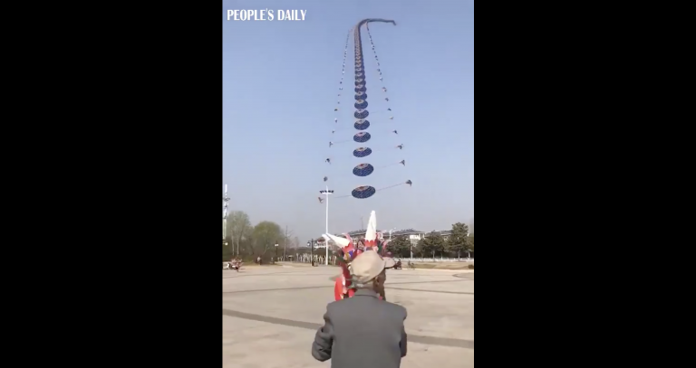 Las 'Cometas dragón' que vuelan en China y que pueden alcanzar los 700 metros de largo