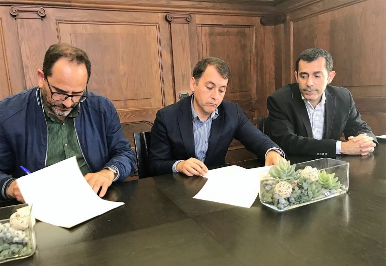 S. C. DE ENERIFE: Santa Cruz cede un inmueble municipal a la asociación igualitaria Domitila durante 2 años