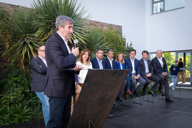 Firma contrato con Canarias 3