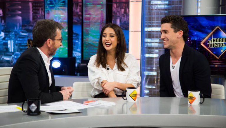 El 'aprieto' de Pablo Motos al preguntar a Jaime Lorente y María Pedraza por su relación sentimental