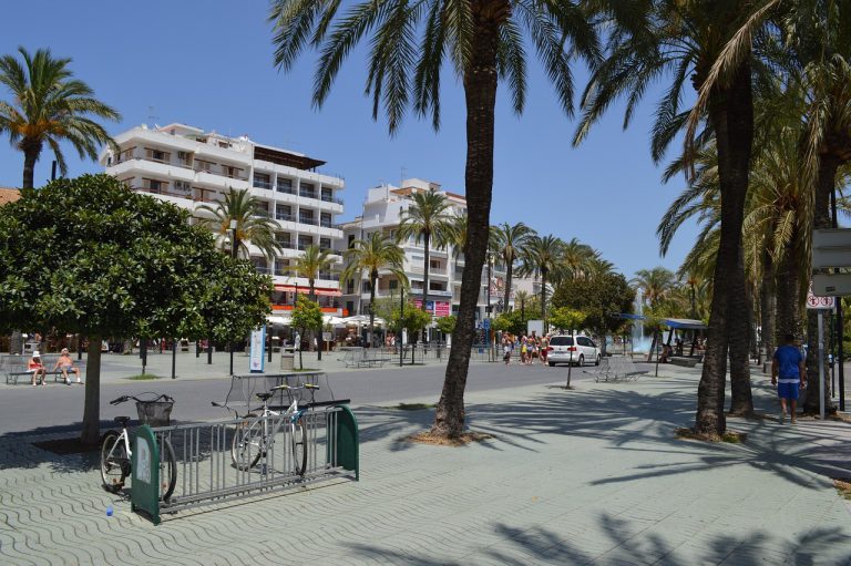 Desalojan a 1.200 personas en Ibiza por un escape de gas