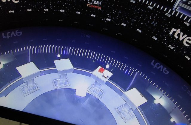 Las anécdotas del debate: de las limpiadoras de TVE al descuido de Albert Rivera 1 atril rivera