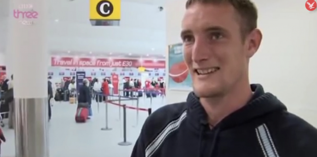 Un hombre abandonado en el aeropuerto de Gatwick cuando tenía 10 años encuentra sus padres 33 años después 1 Captura de pantalla 2019 05 15 a las 14.25.29