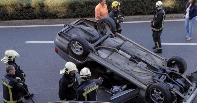 Baja del coche para auxiliar a otro conductor y muere atropellado en Galicia