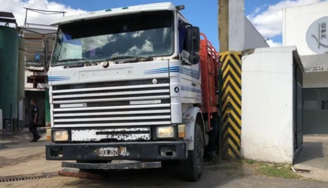 Un camionero muere aplastado por su propio vehículo mientras intentaba aparcarlo 1 camion 1