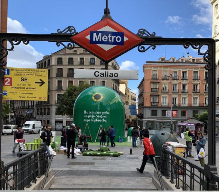 Instalan en Madrid el contenedor de reciclaje de vidrio más grande del mundo
