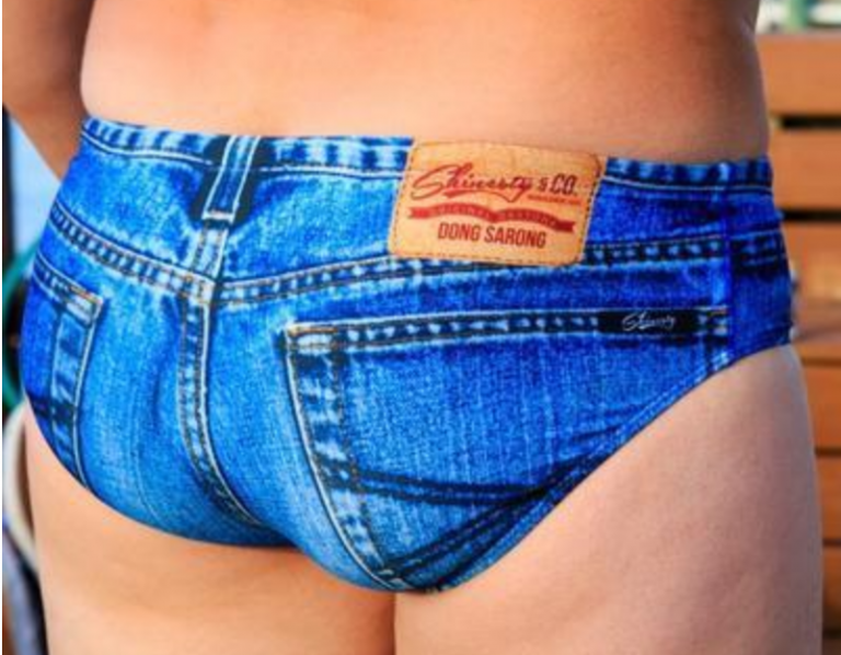 Así es el 'bañador vaquero' que promete revolucionar las playas de medio mundo